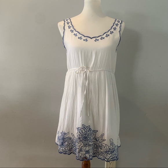 Andree | Embroidered Sundress - Picture 5 of 9